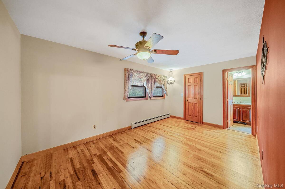 #26 photo, 76 Hollywood Avenue, Selden , NY 11784