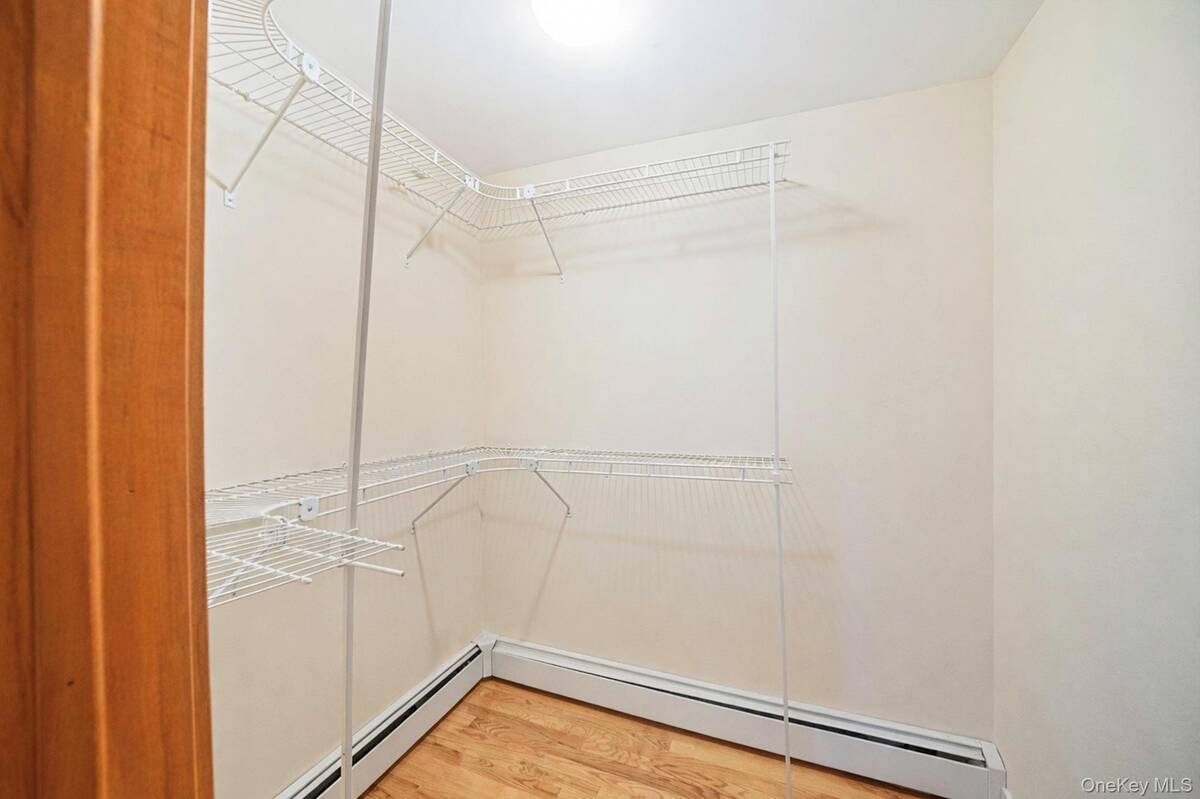 #28 photo, 76 Hollywood Avenue, Selden , NY 11784