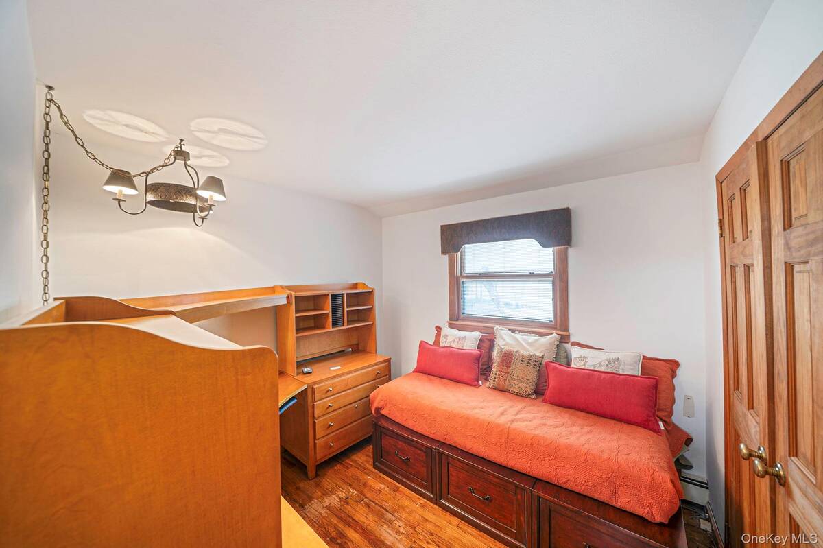 #30 photo, 76 Hollywood Avenue, Selden , NY 11784