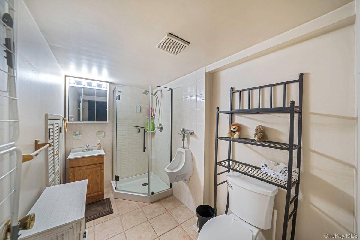 #35 photo, 76 Hollywood Avenue, Selden , NY 11784