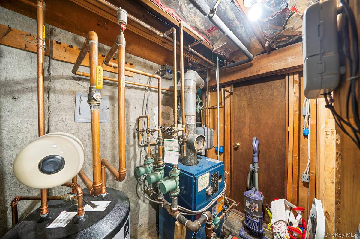 #37 photo, 76 Hollywood Avenue, Selden , NY 11784