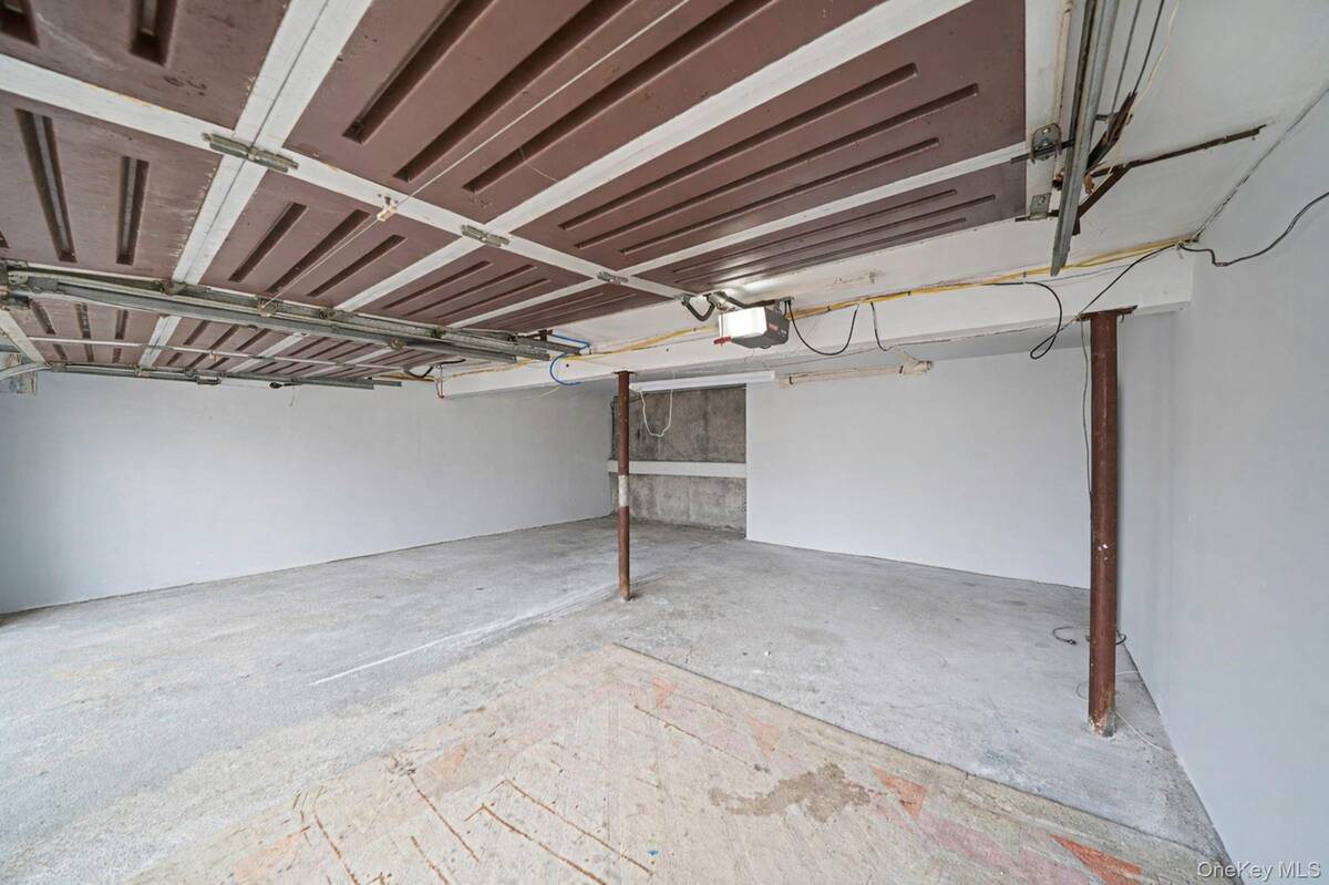 #38 photo, 76 Hollywood Avenue, Selden , NY 11784