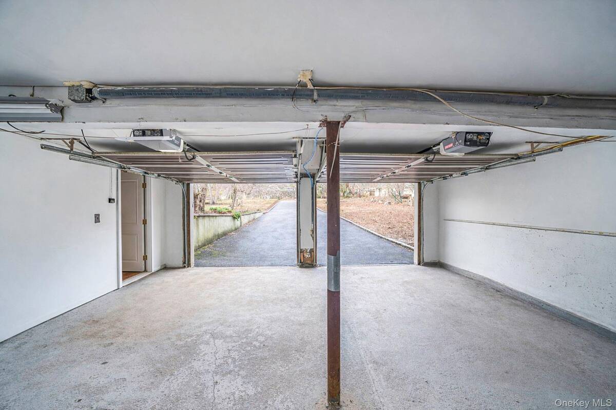 #39 photo, 76 Hollywood Avenue, Selden , NY 11784