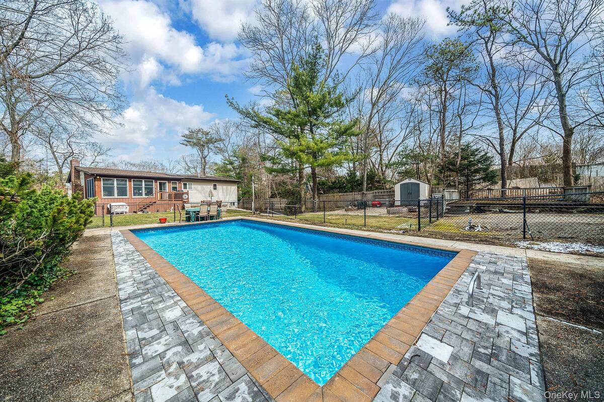 #42 photo, 76 Hollywood Avenue, Selden , NY 11784