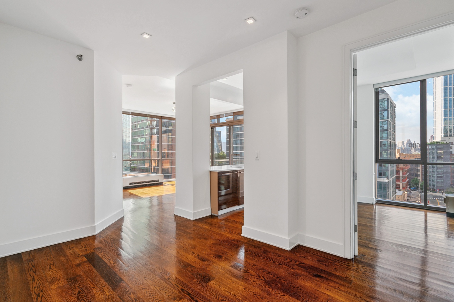 #4 photo, 26-26 Jackson Avenue, Long Island City , NY 11101