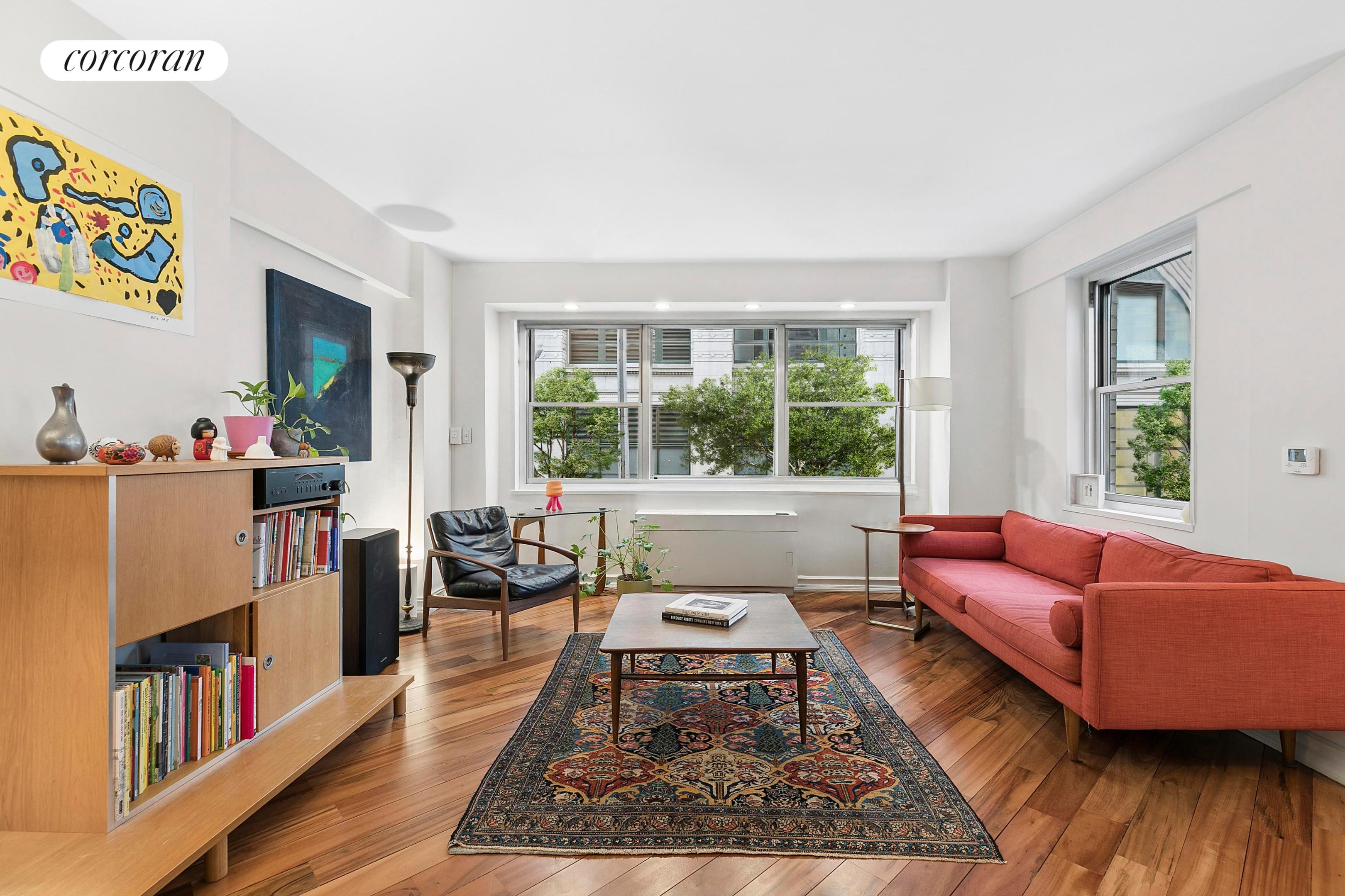 #4 photo, 70 E 10TH Street, מנהטן Greenwich Village , NY 10003