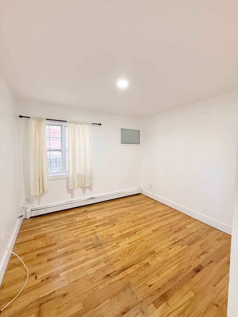 #7 photo, Woodside, वुडसाइड Woodside , NY 11377