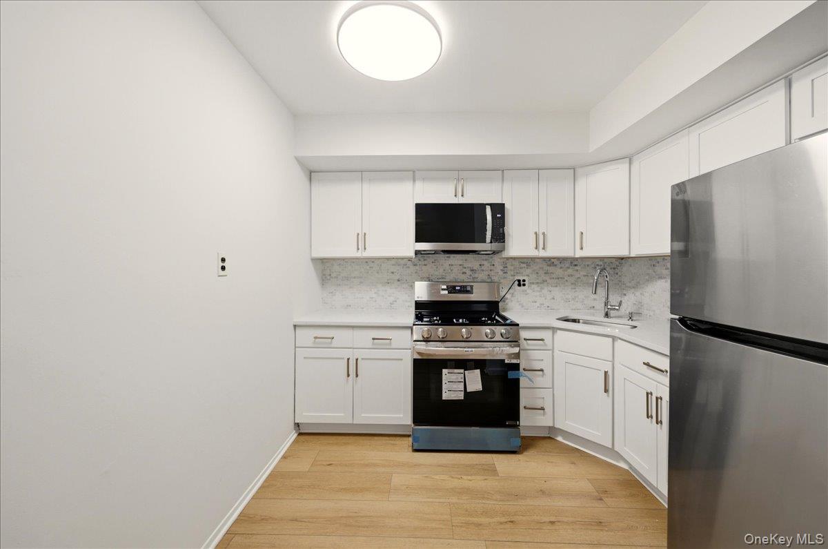 #14 photo, 707 Hollywood Avenue, Bronx , NY 10465