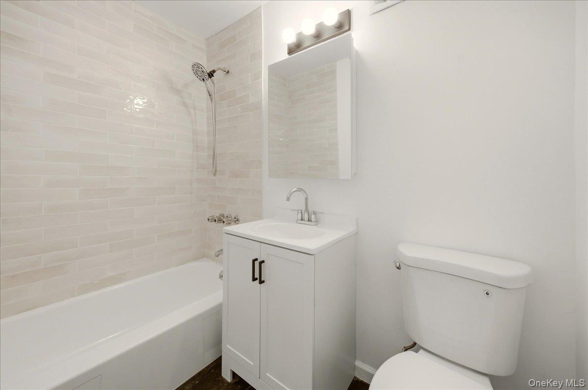 #17 photo, 707 Hollywood Avenue, Bronx , NY 10465