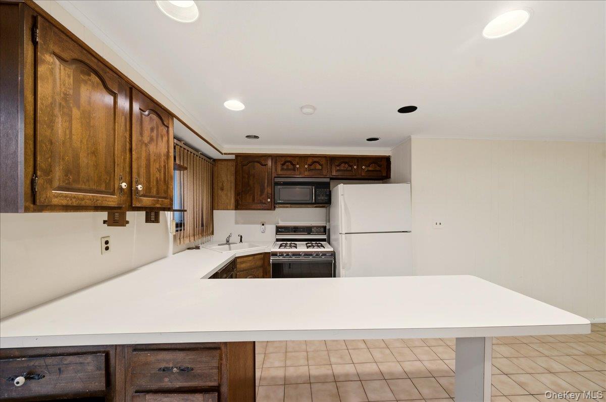 #20 photo, 707 Hollywood Avenue, Bronx , NY 10465