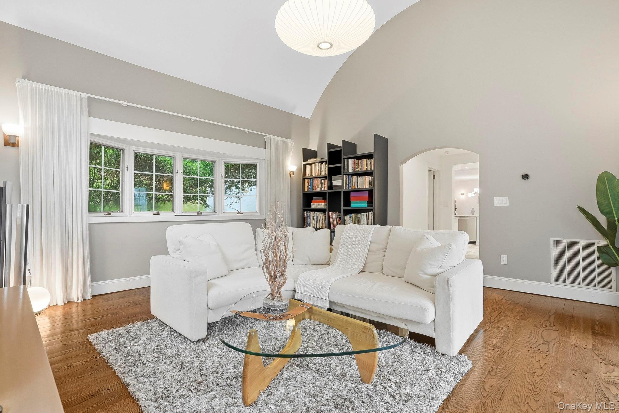 #3 photo, 22 Taunton Road, 纽约州 Scarsdale , NY 10583