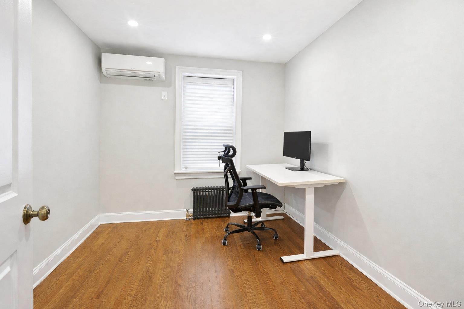 #16 photo, 1163 Rhinelander Avenue, Bronx , NY 10461