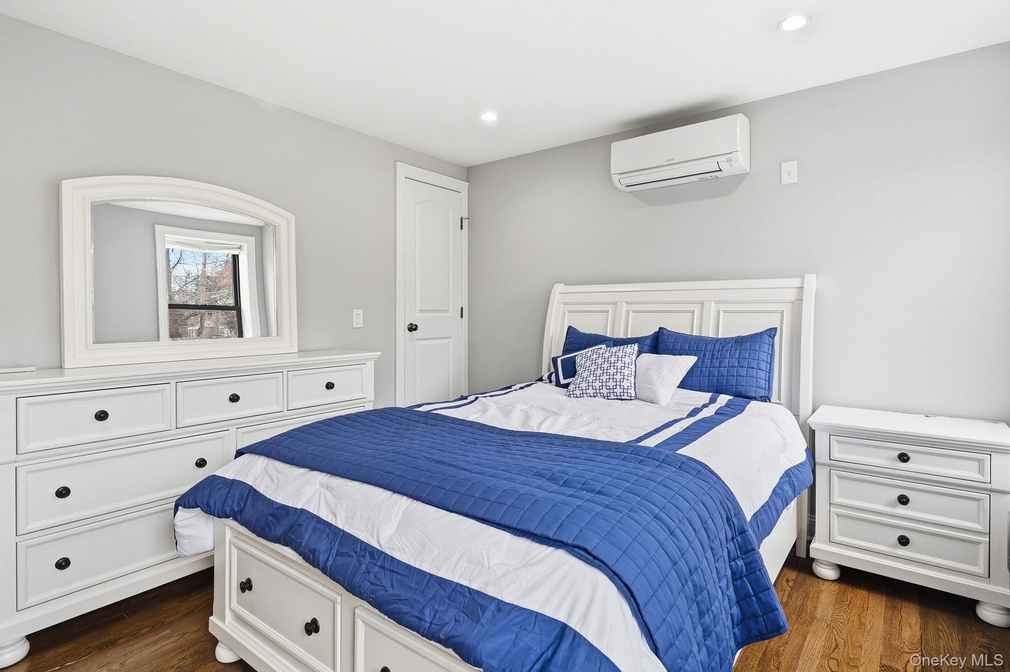 #18 photo, 1163 Rhinelander Avenue, Bronx , NY 10461