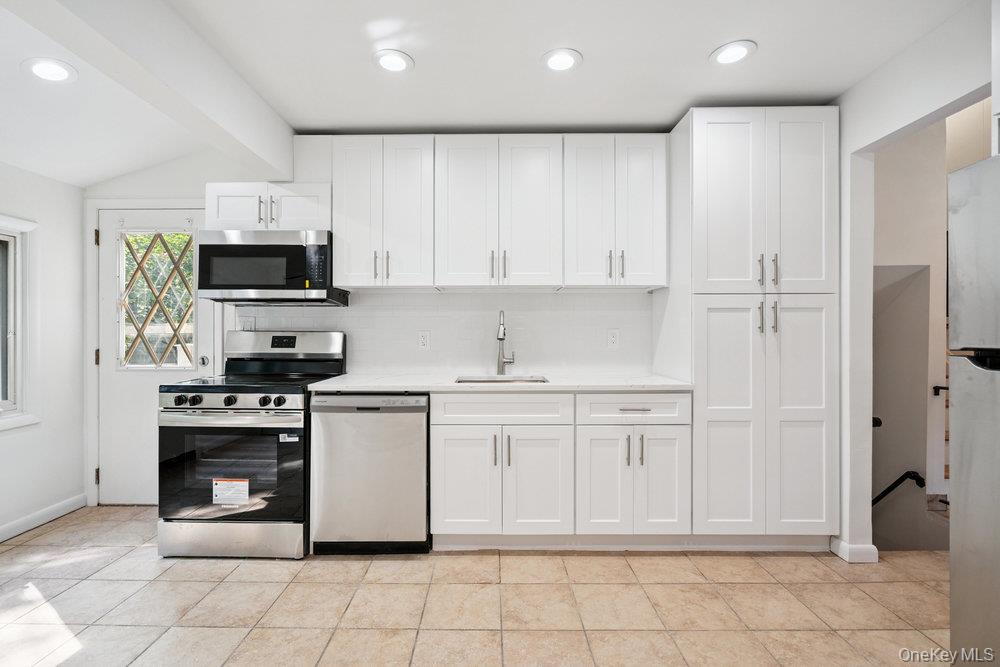 #19 photo, 72 Winthrop Road, מחוז נסאו Plainview , NY 11803