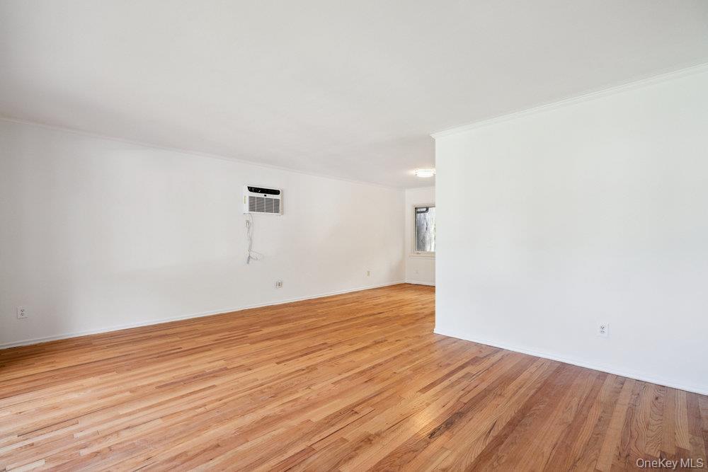 #8 photo, 72 Winthrop Road, מחוז נסאו Plainview , NY 11803