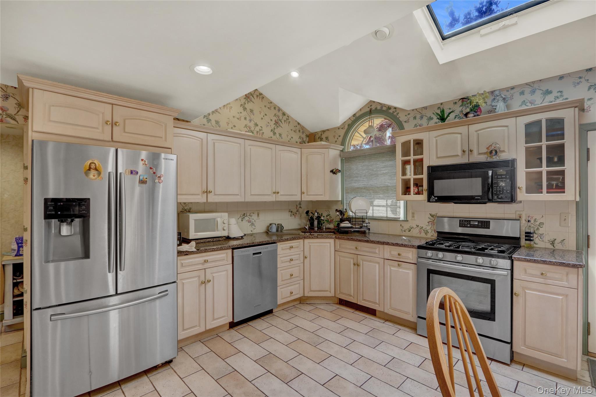 #11 photo, 121 6th Street, ناسو Hicksville , NY 11801