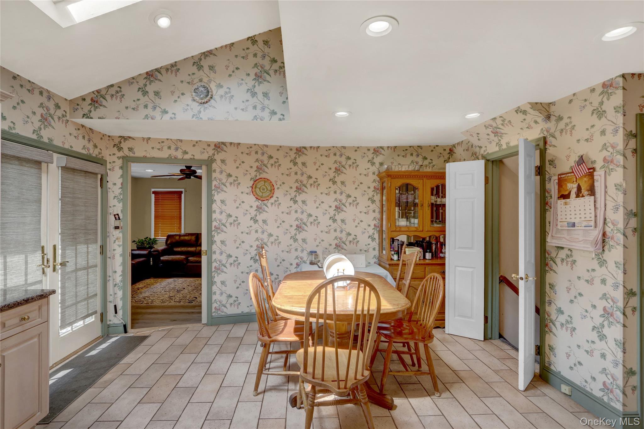 #12 photo, 121 6th Street, ناسو Hicksville , NY 11801