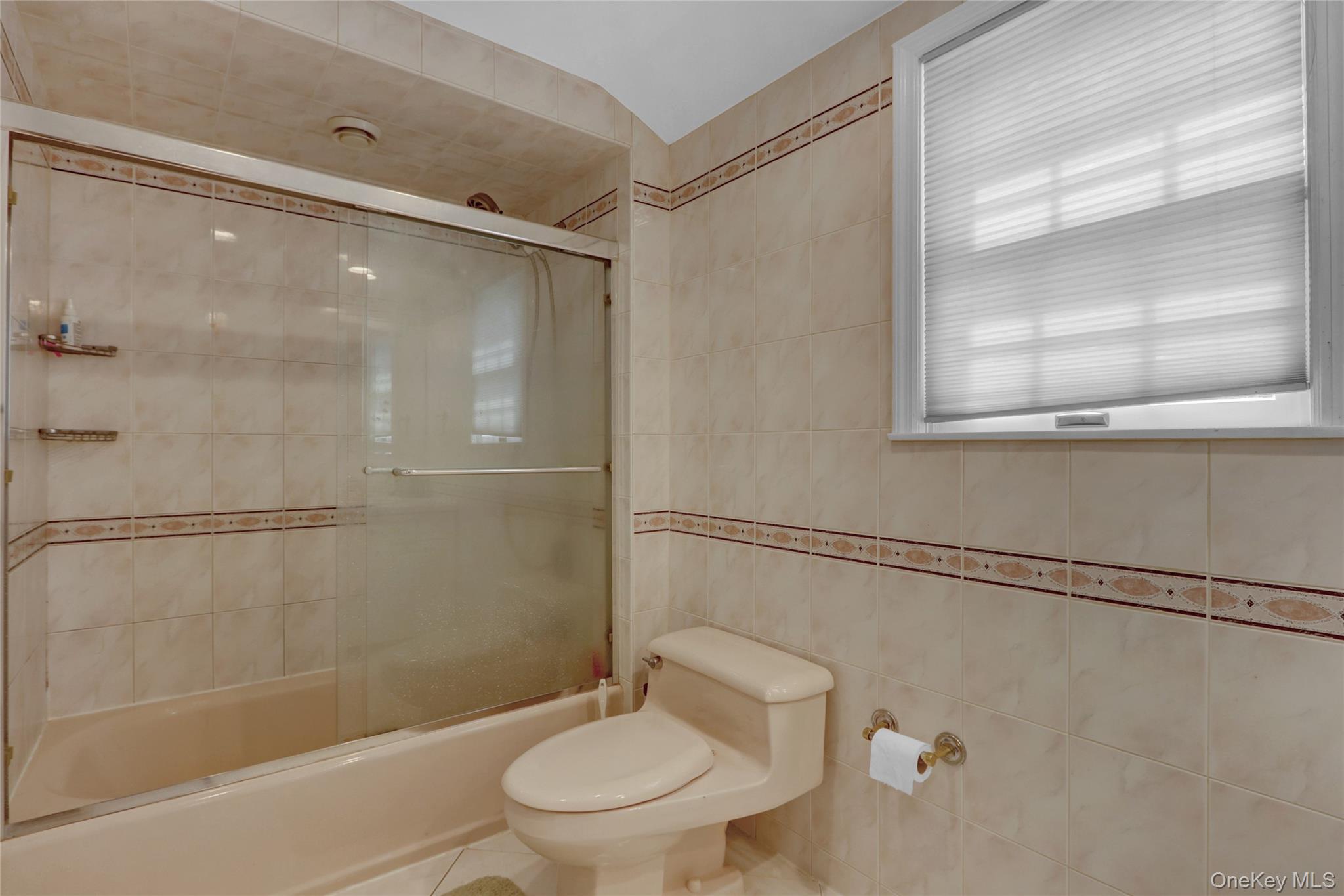 #19 photo, 121 6th Street, ناسو Hicksville , NY 11801