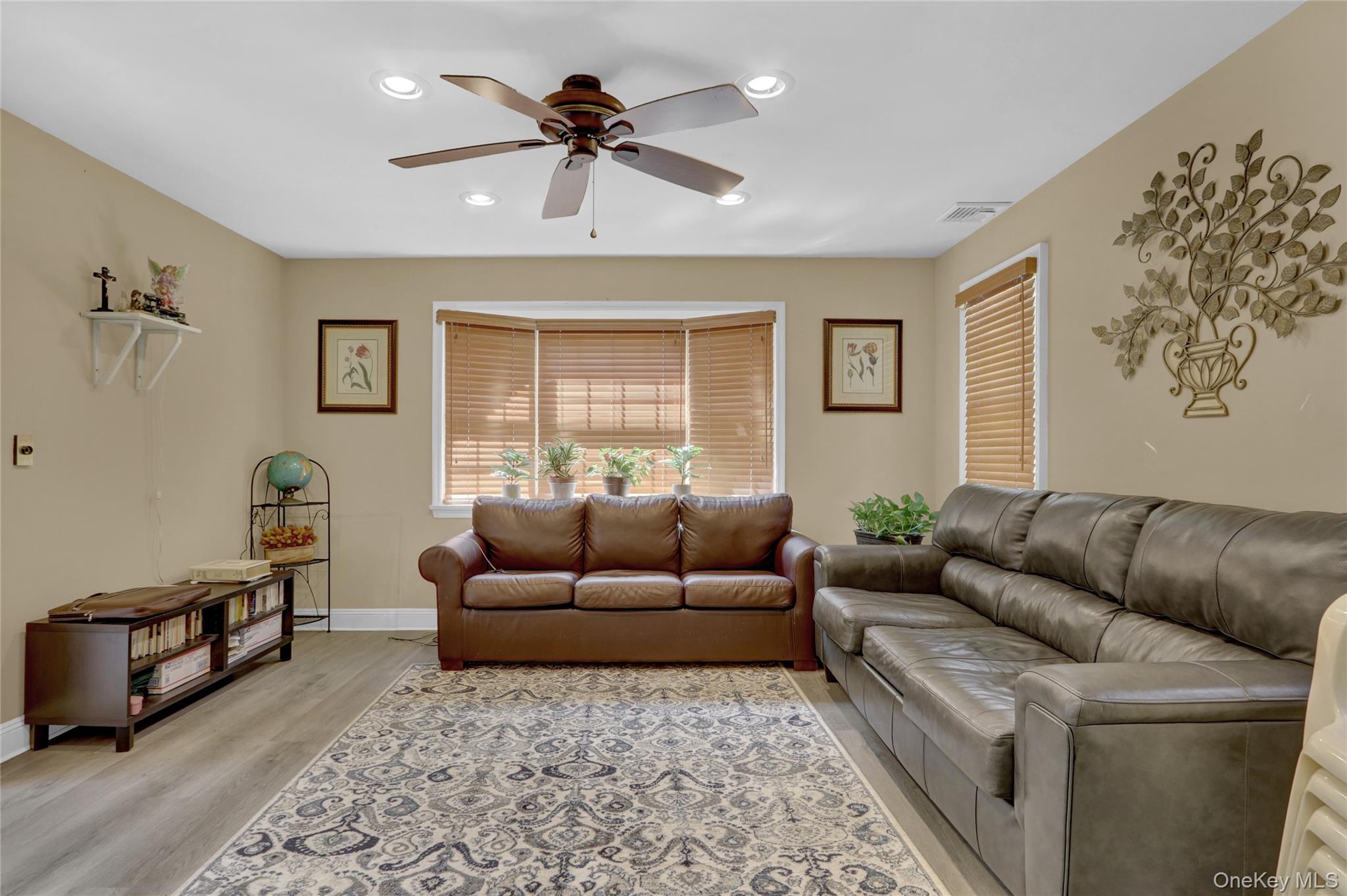 #3 photo, 121 6th Street, ناسو Hicksville , NY 11801