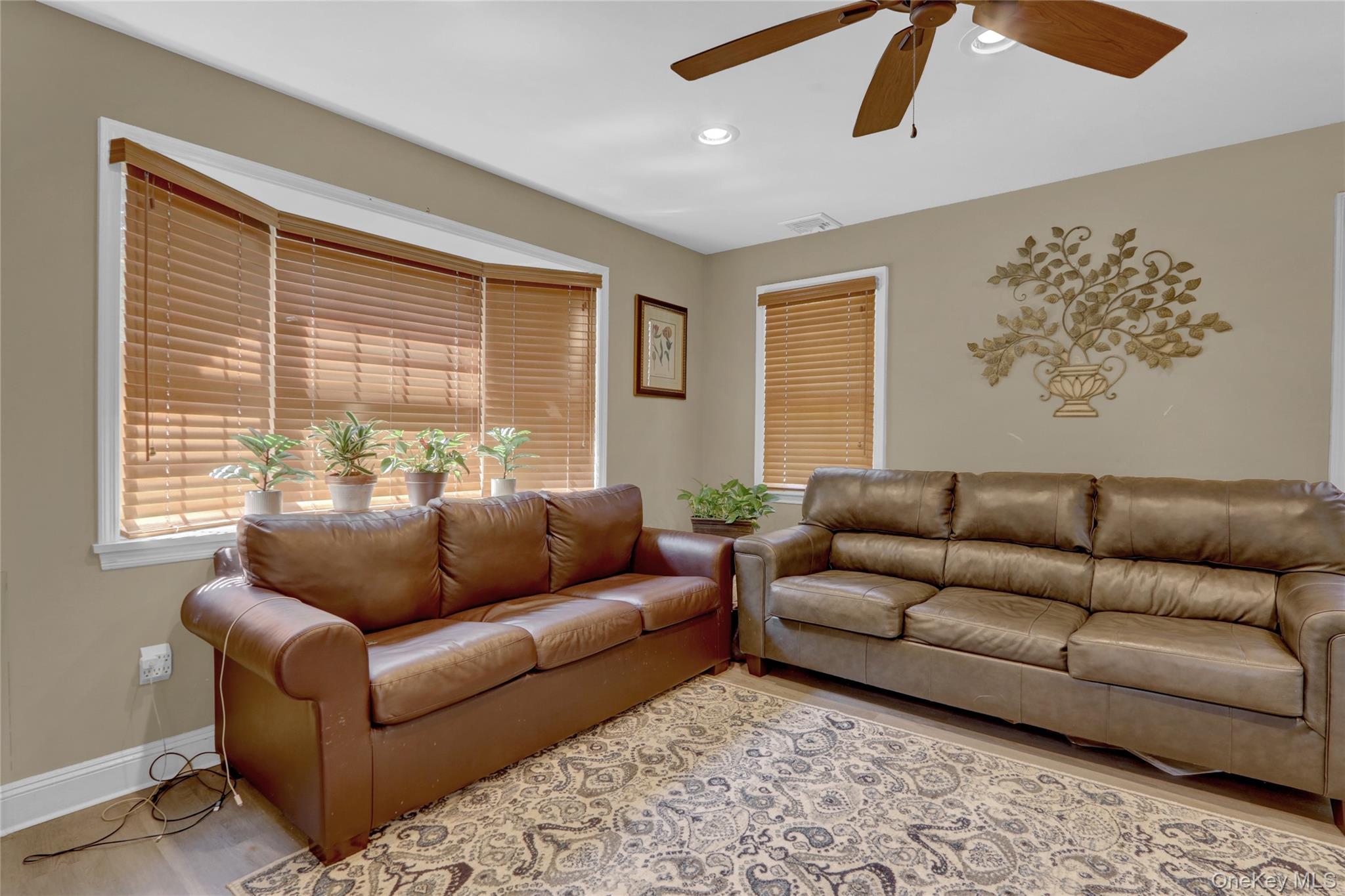 #4 photo, 121 6th Street, ناسو Hicksville , NY 11801