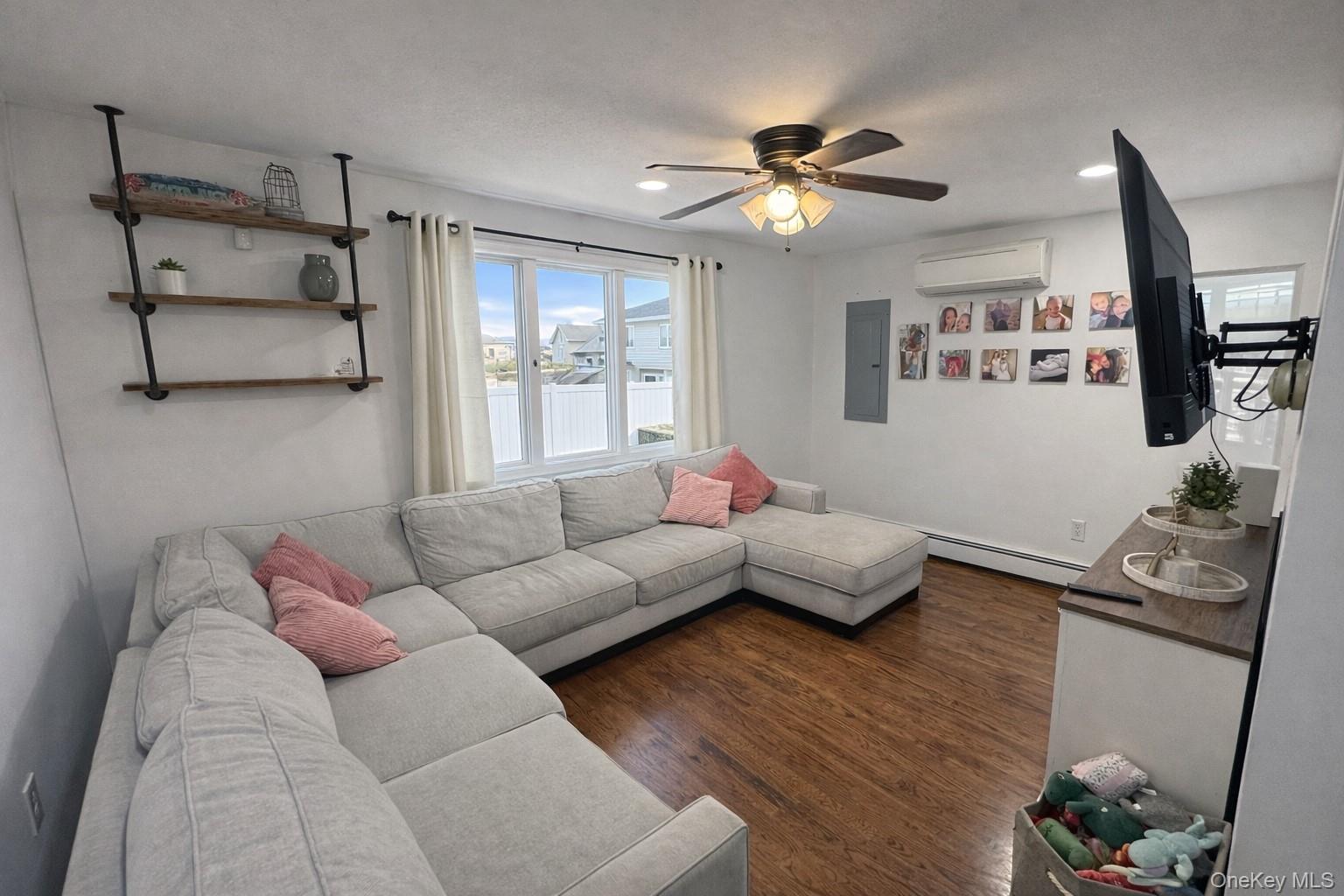 #3 photo, 611 West Road, कुईंस Broad Channel , NY 11693