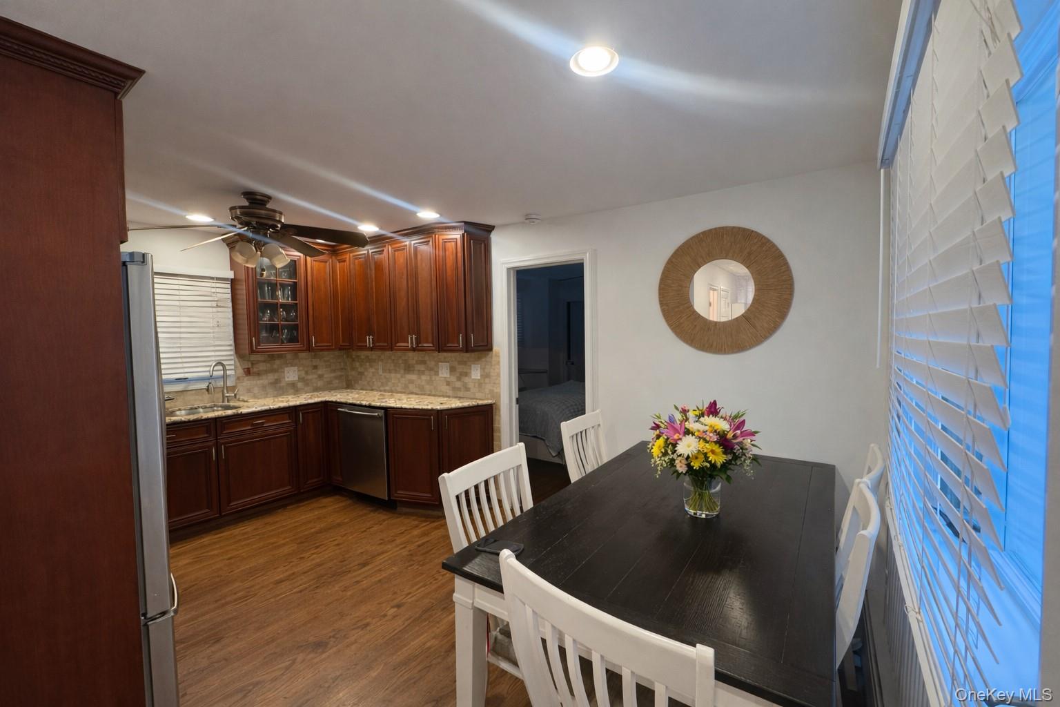 #7 photo, 611 West Road, कुईंस Broad Channel , NY 11693