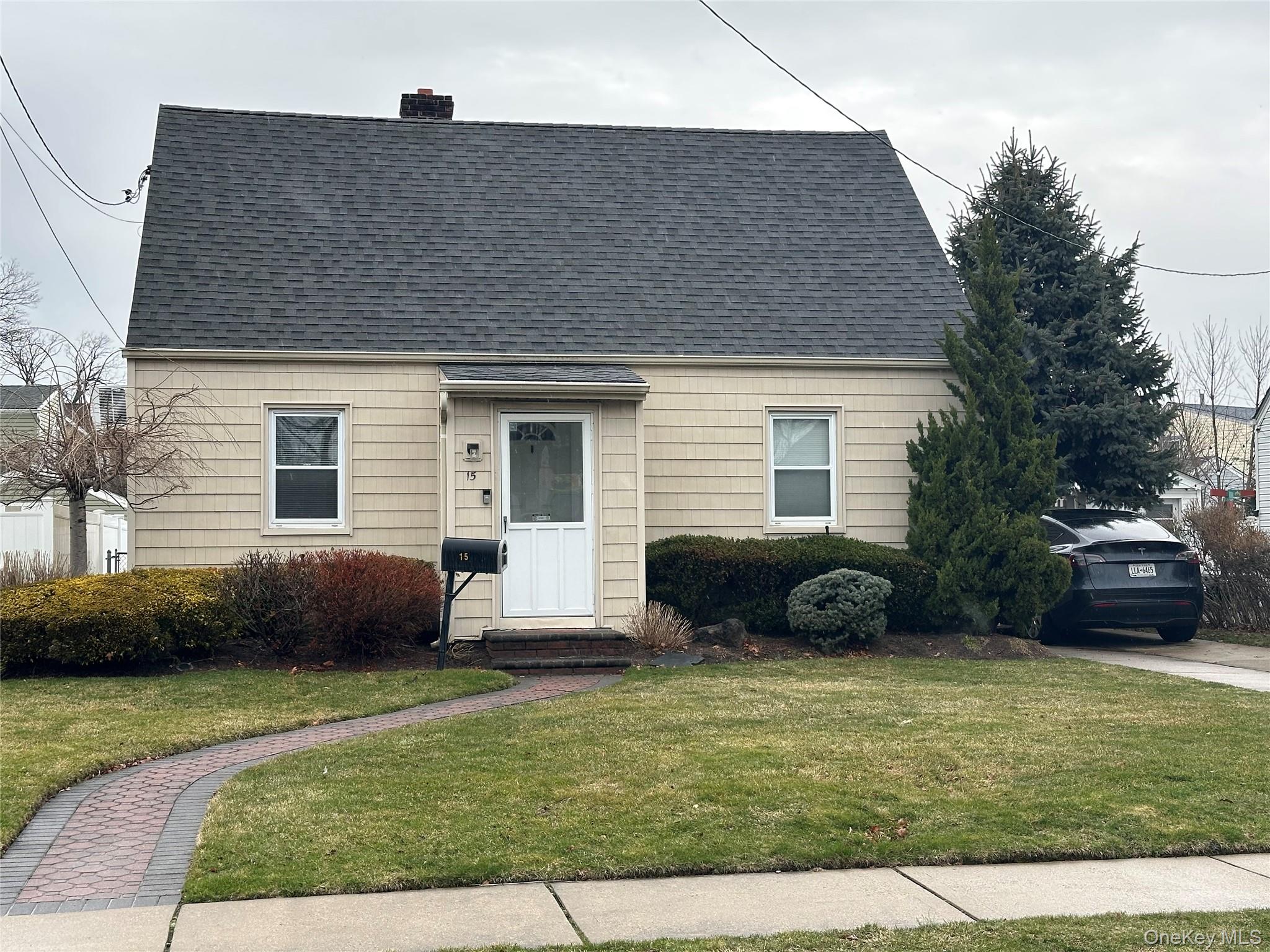 #1 photo, 15 N Brook Drive, מחוז נסאו Valley Stream , NY 11581