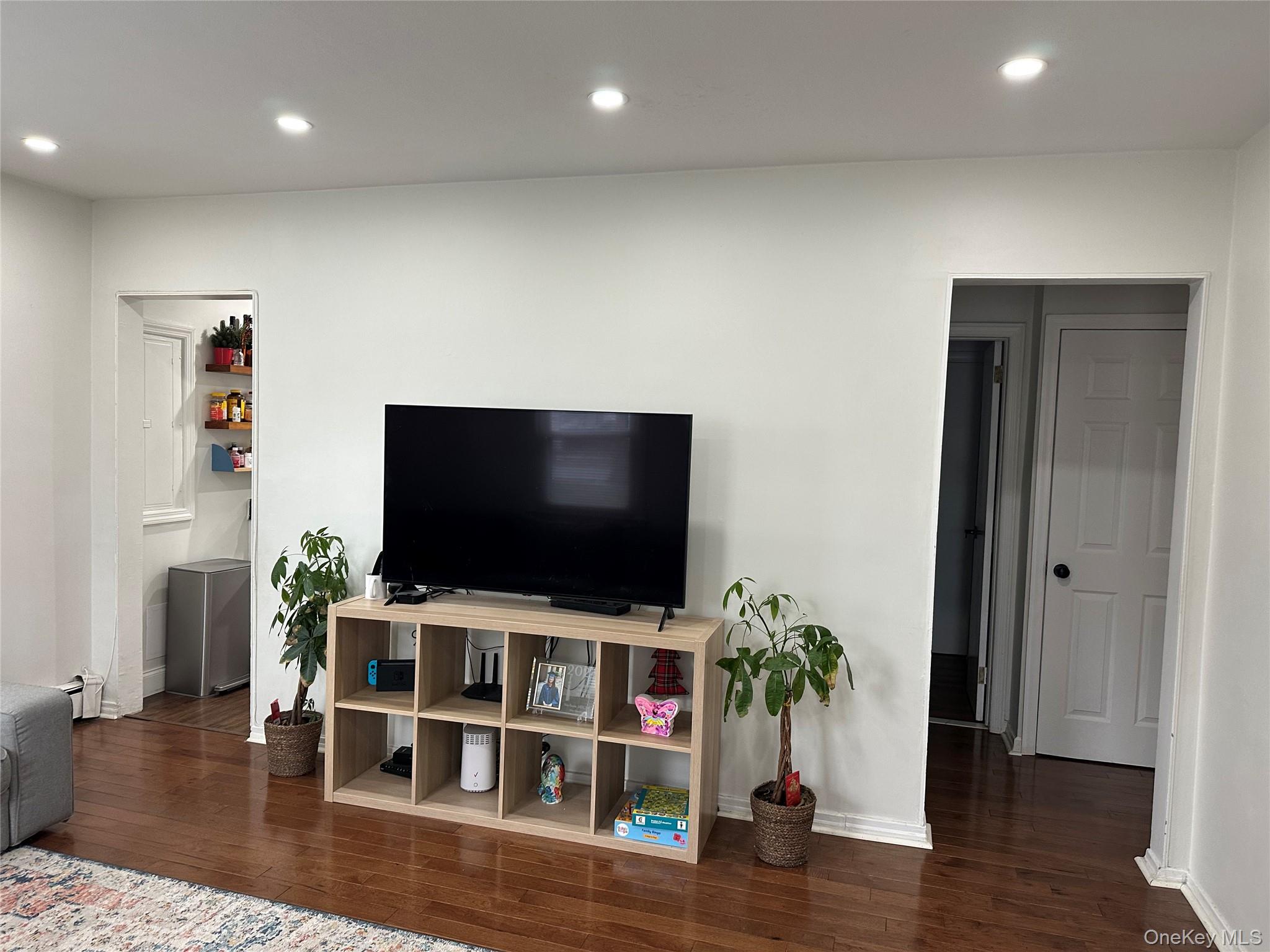 #3 photo, 15 N Brook Drive, מחוז נסאו Valley Stream , NY 11581