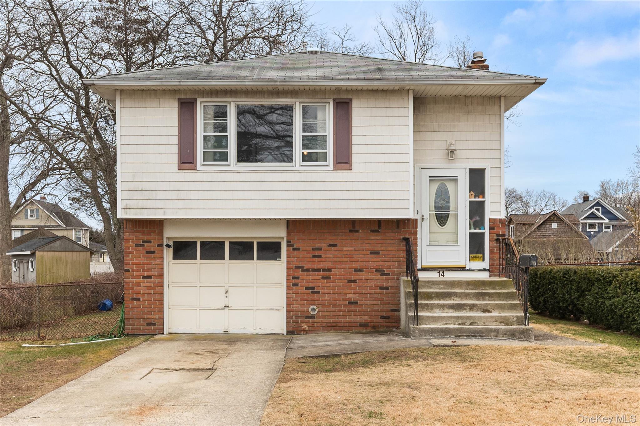 #1 photo, 14 Cumberland Street, Саффолк ‖ West Babylon , NY 11704