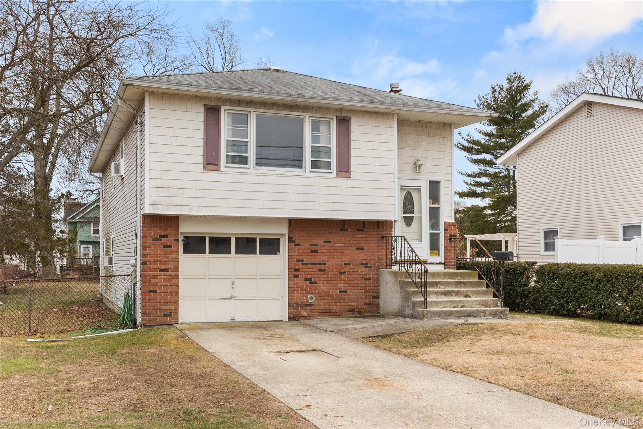 #2 photo, 14 Cumberland Street, Саффолк ‖ West Babylon , NY 11704