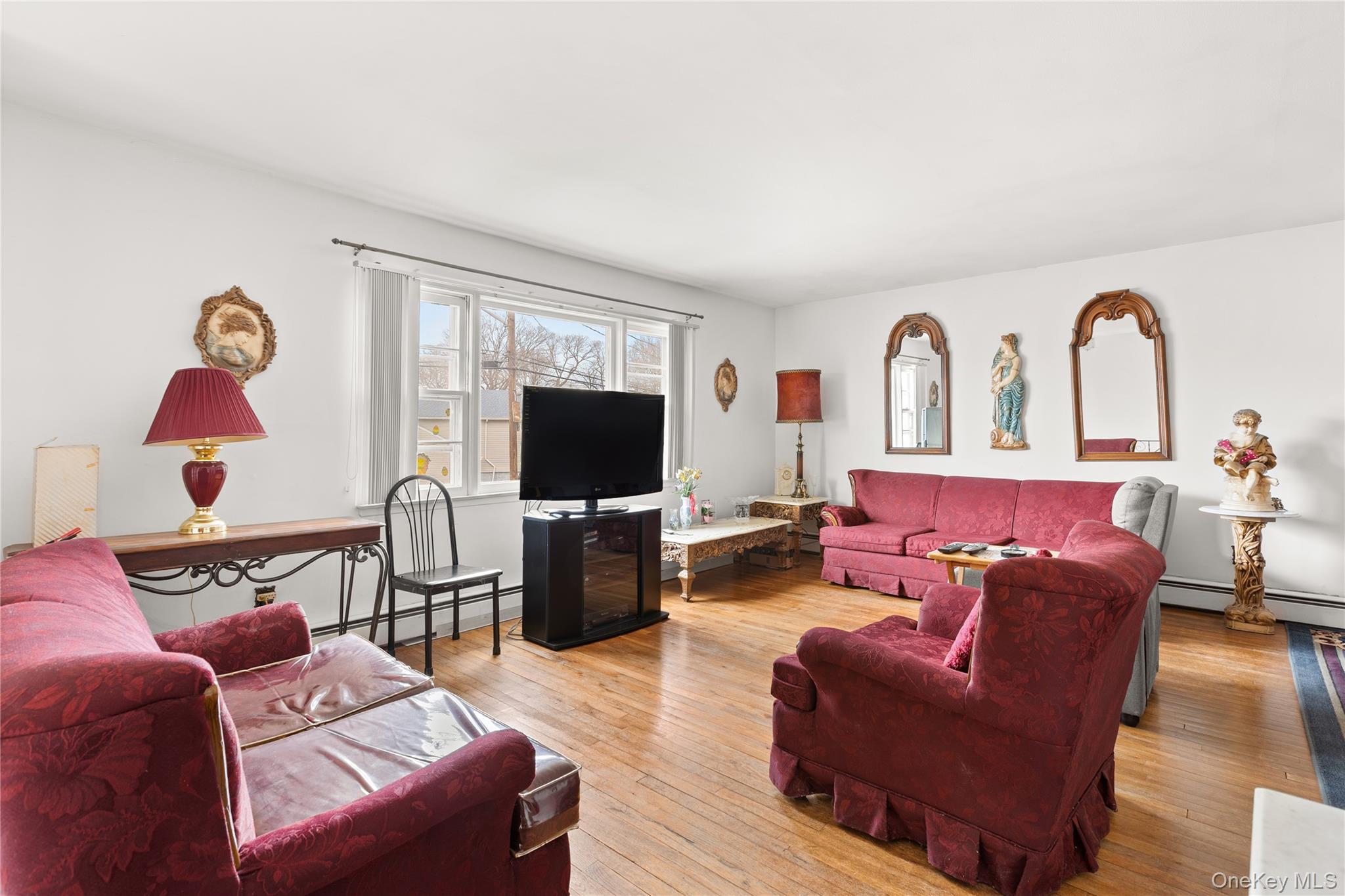 #3 photo, 14 Cumberland Street, Саффолк ‖ West Babylon , NY 11704