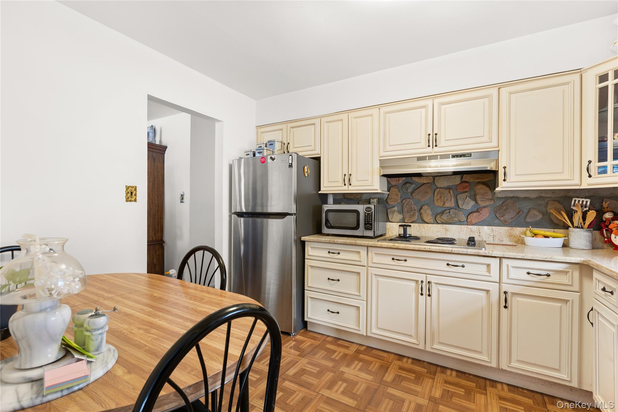 #7 photo, 14 Cumberland Street, Саффолк ‖ West Babylon , NY 11704