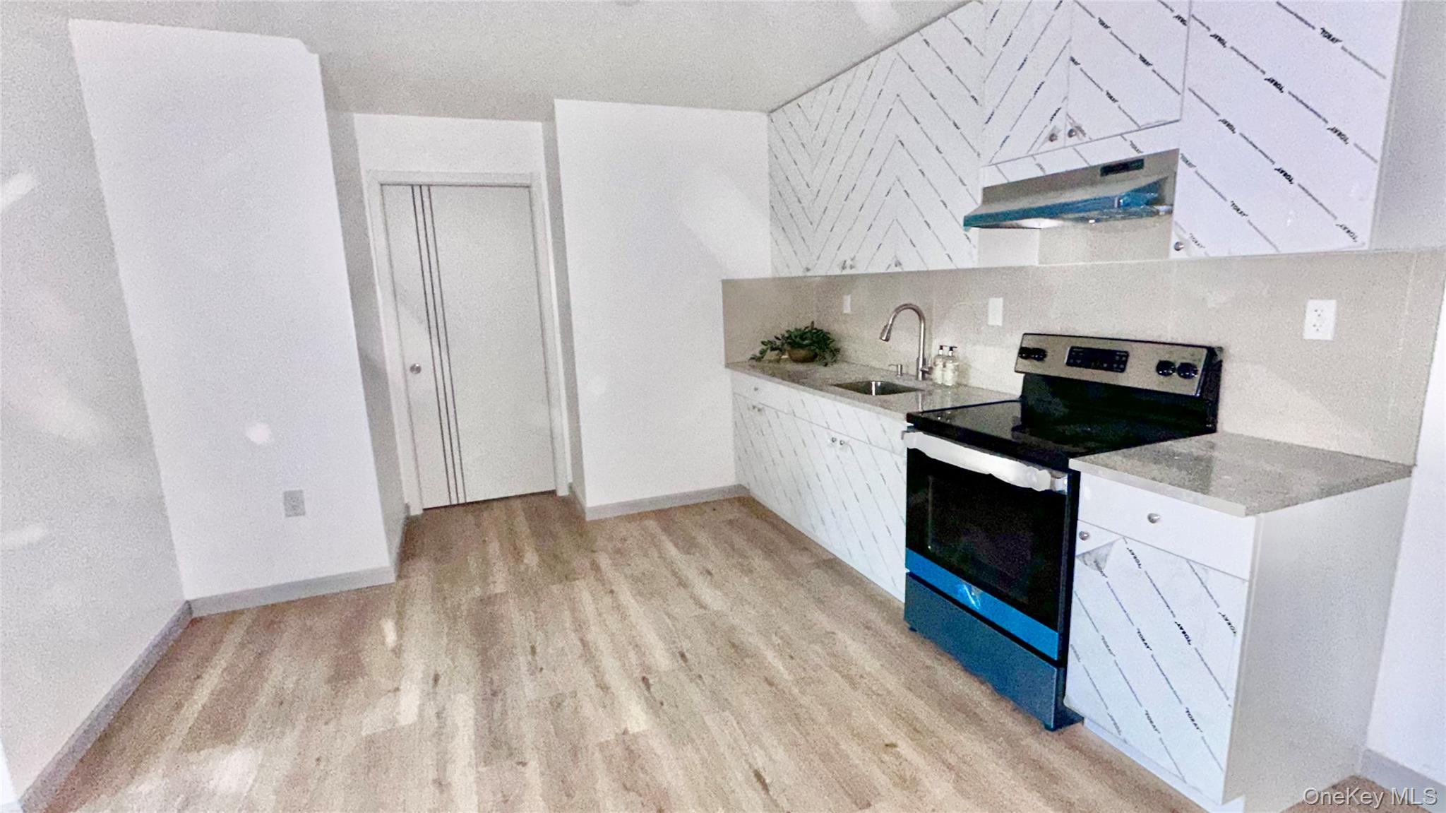 #10 photo, 70-25 Queens Blvd, كوينز Woodside , NY 11377