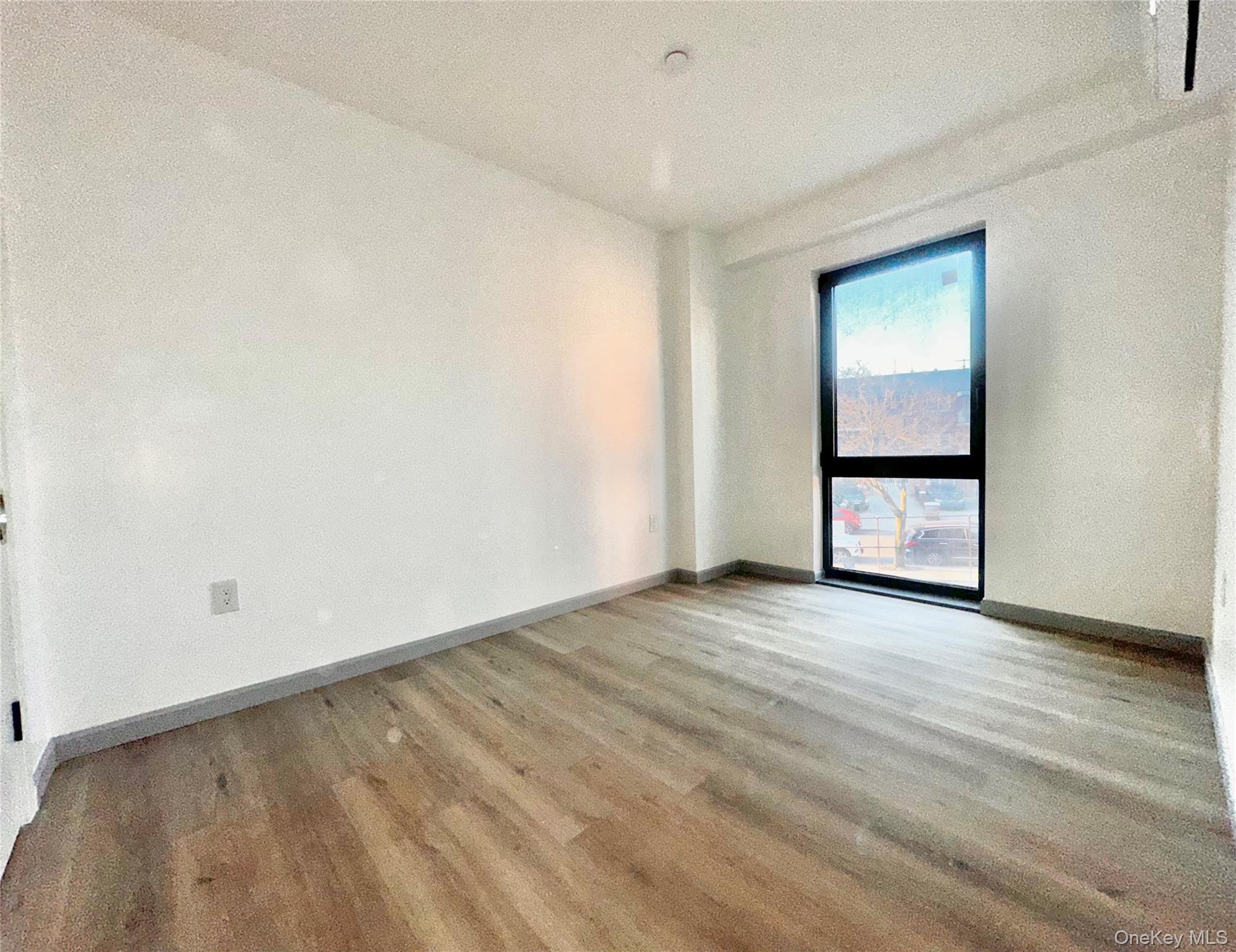 #3 photo, 70-25 Queens Blvd, كوينز Woodside , NY 11377