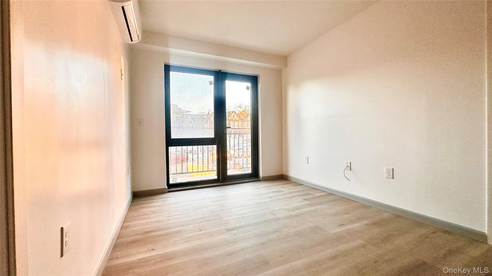 #4 photo, 70-25 Queens Blvd, كوينز Woodside , NY 11377