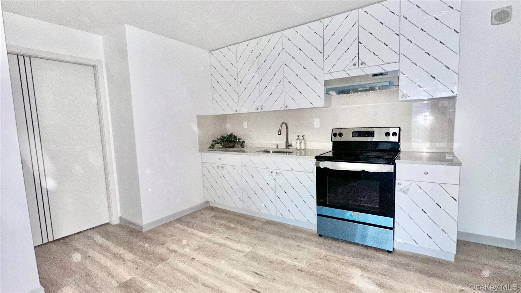 #9 photo, 70-25 Queens Blvd, كوينز Woodside , NY 11377