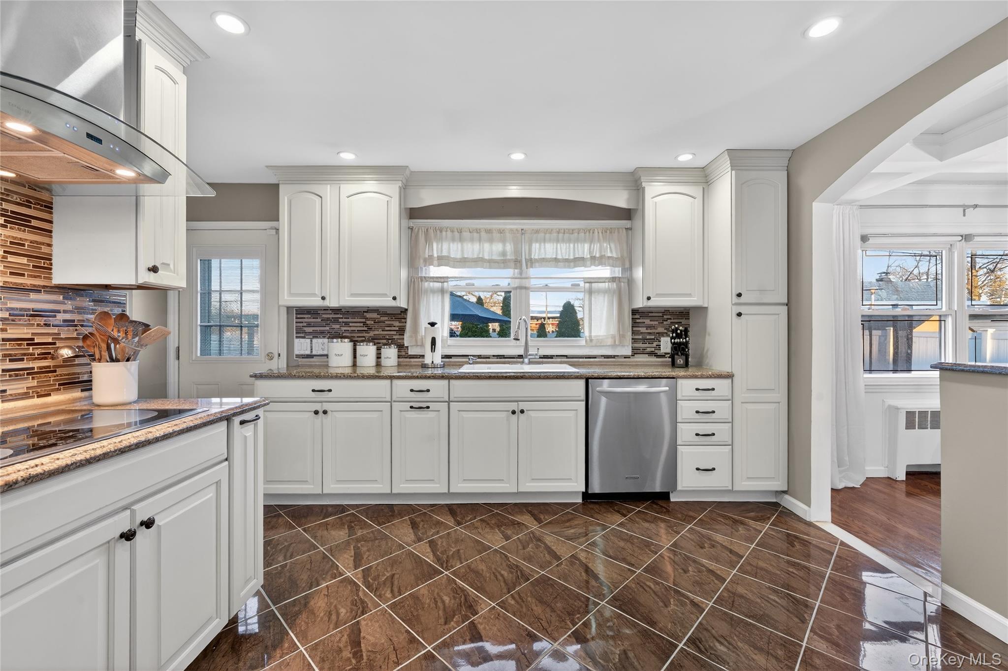 #10 photo, 661 Garner Place, East Meadow , NY 11554