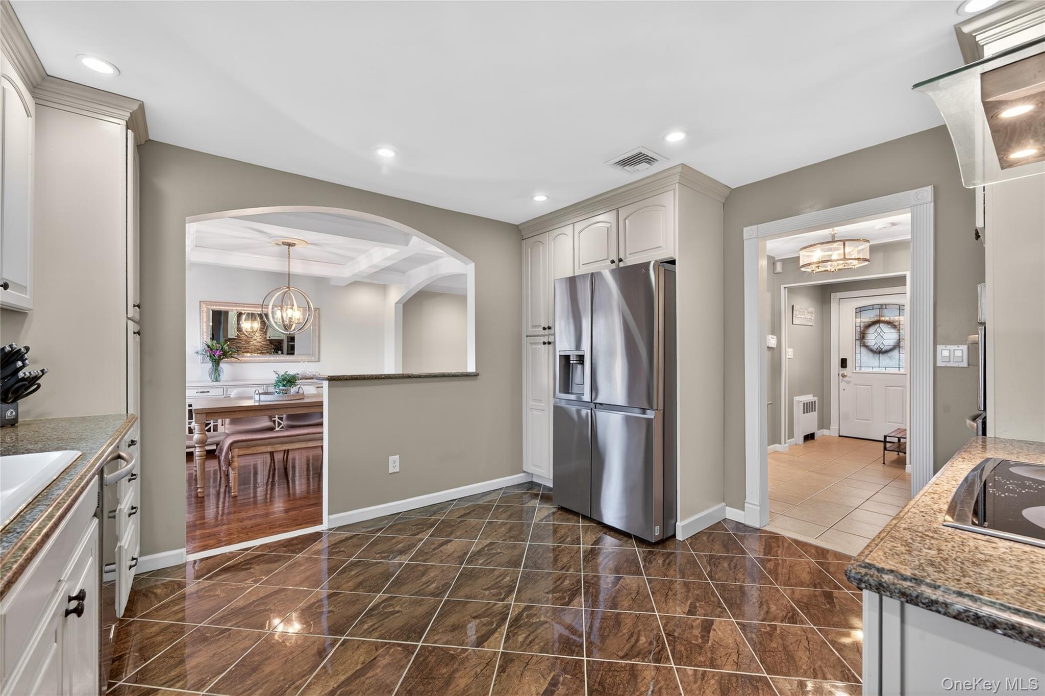 #11 photo, 661 Garner Place, East Meadow , NY 11554