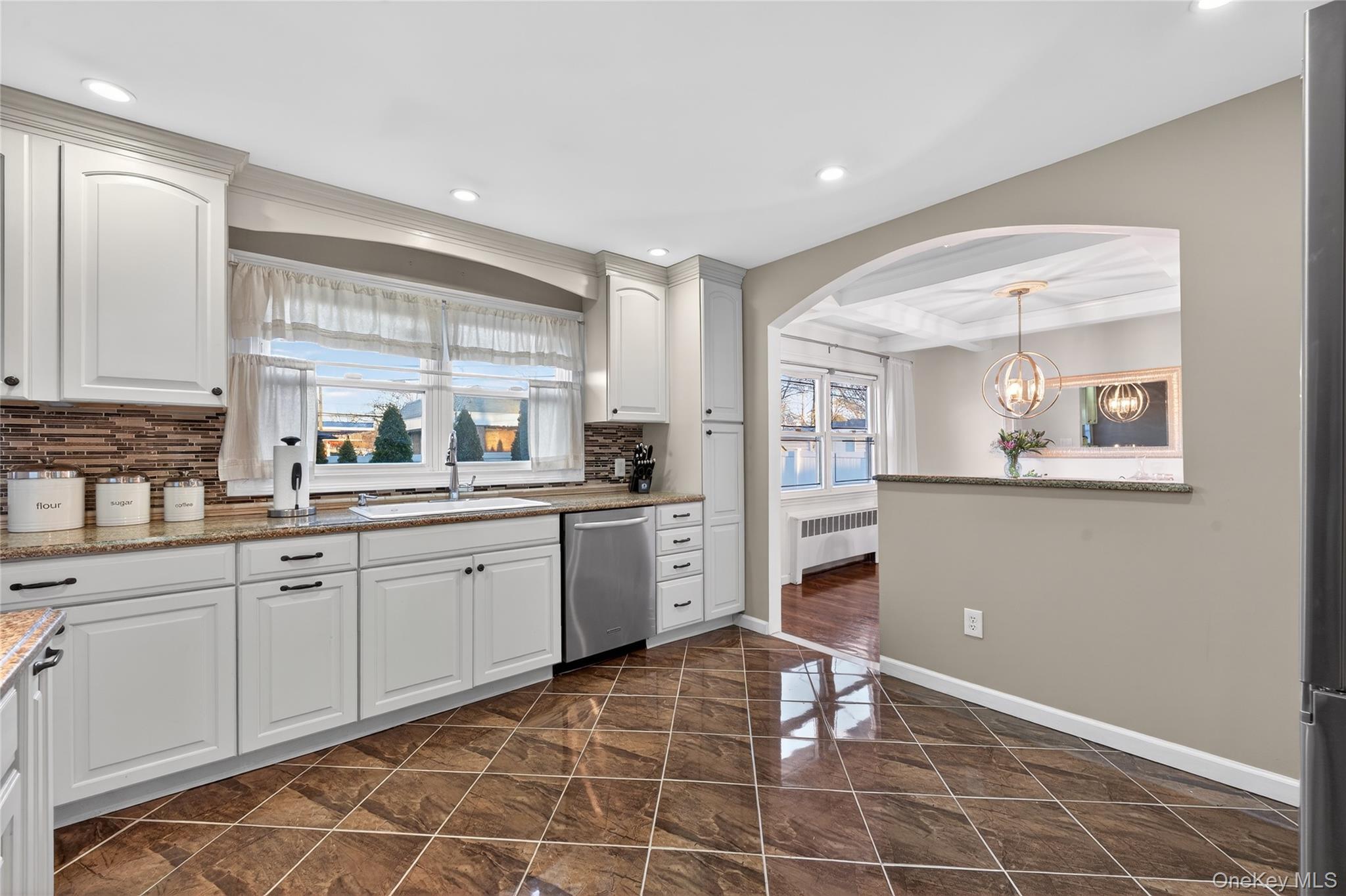 #12 photo, 661 Garner Place, East Meadow , NY 11554