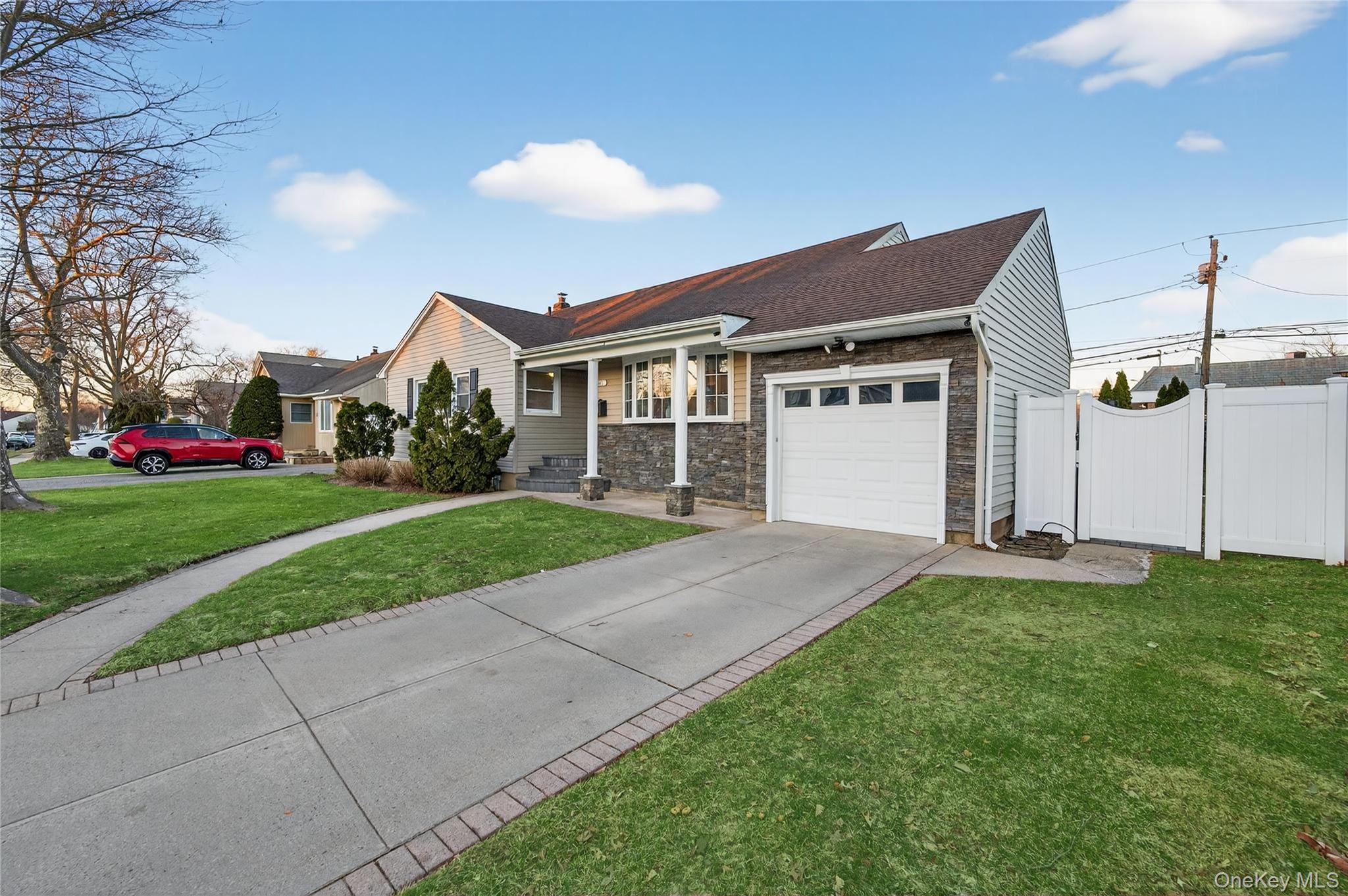 #2 photo, 661 Garner Place, East Meadow , NY 11554