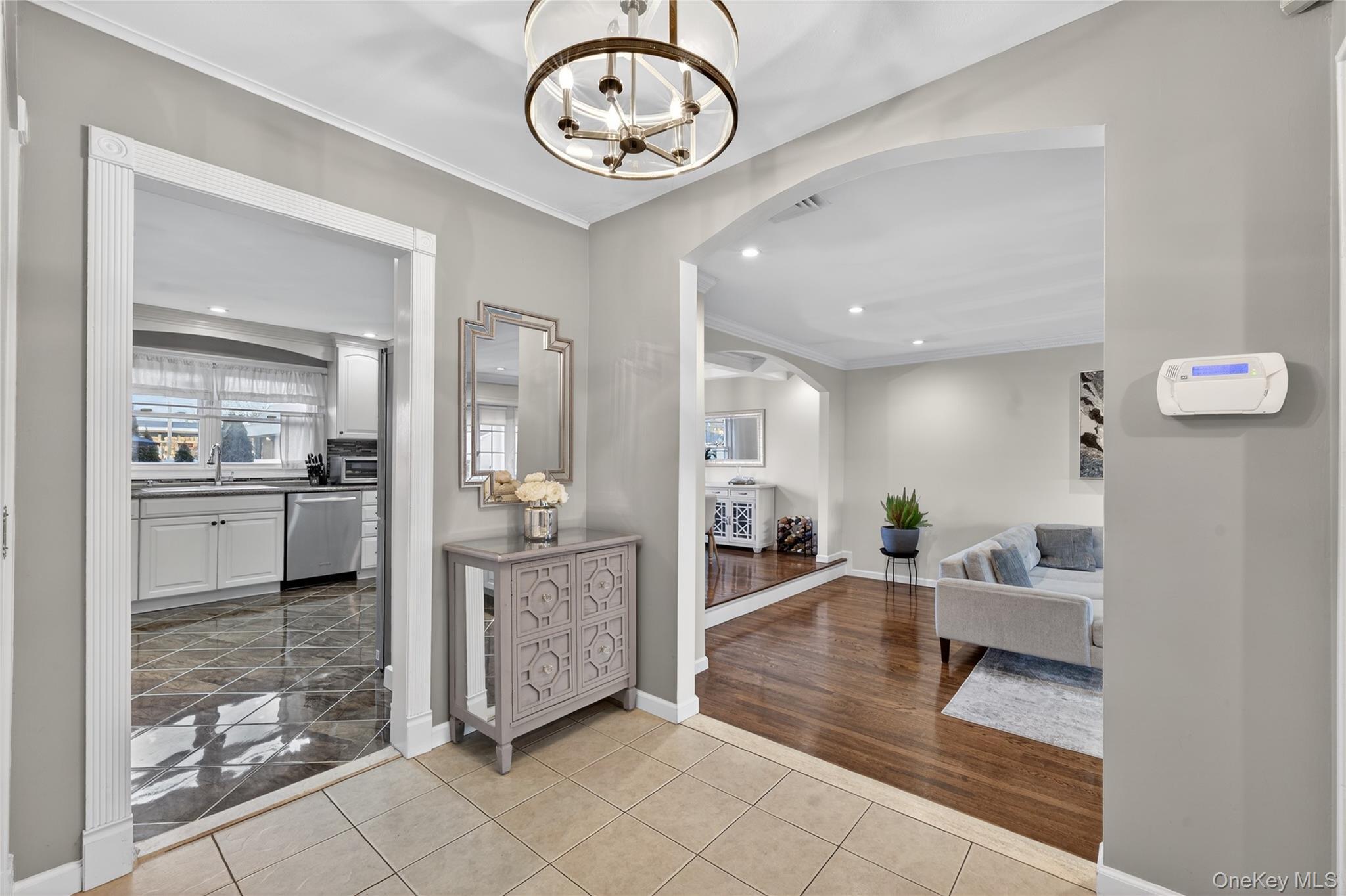 #4 photo, 661 Garner Place, East Meadow , NY 11554