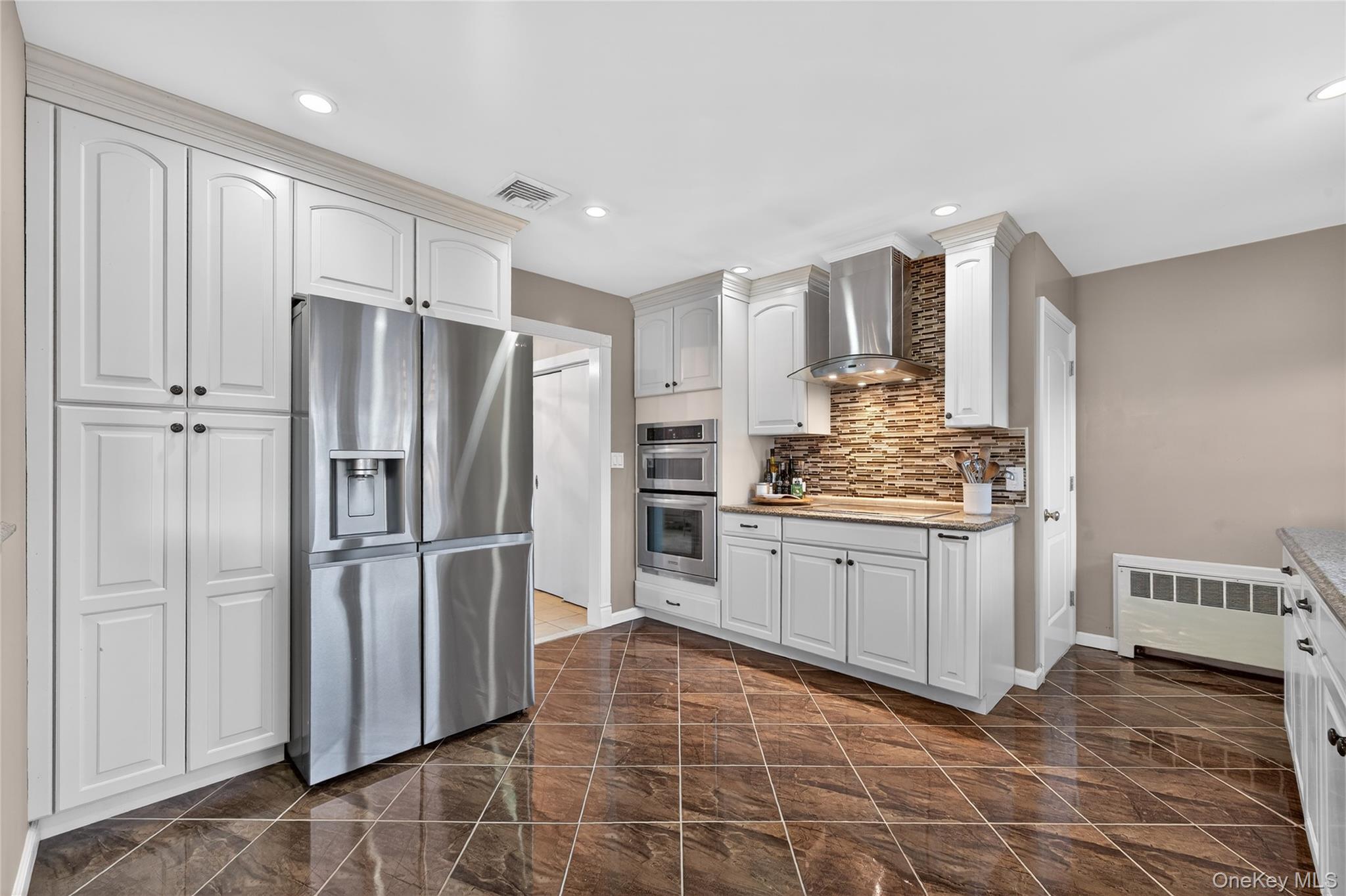 #9 photo, 661 Garner Place, East Meadow , NY 11554