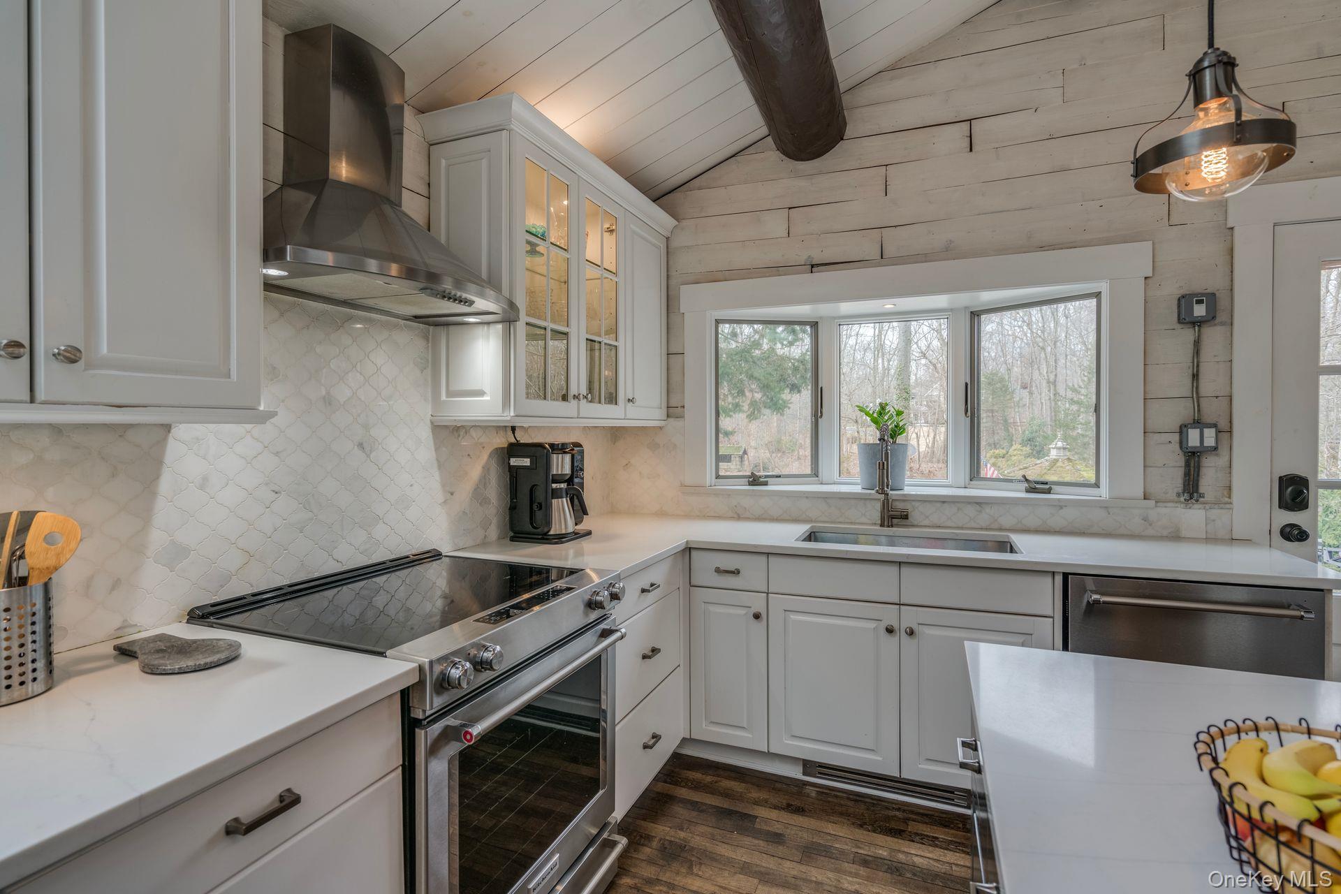 #10 photo, 24 Forrest Drive, سوفولك Lloyd Harbor , NY 11743