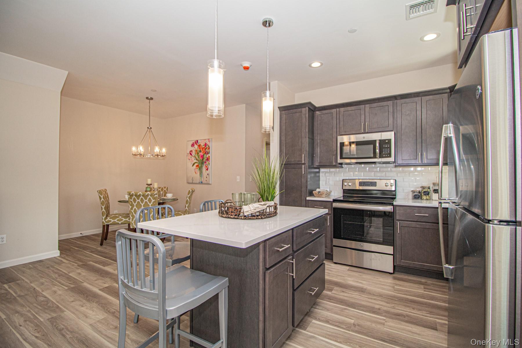 #18 photo, 207 Ashley Court Avenue, North Babylon , NY 11703