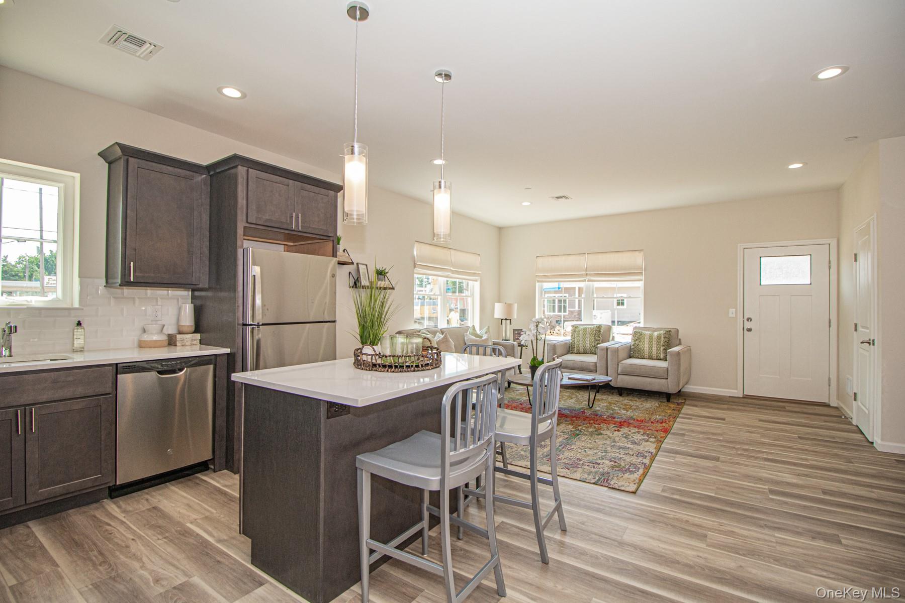 #20 photo, 207 Ashley Court Avenue, North Babylon , NY 11703