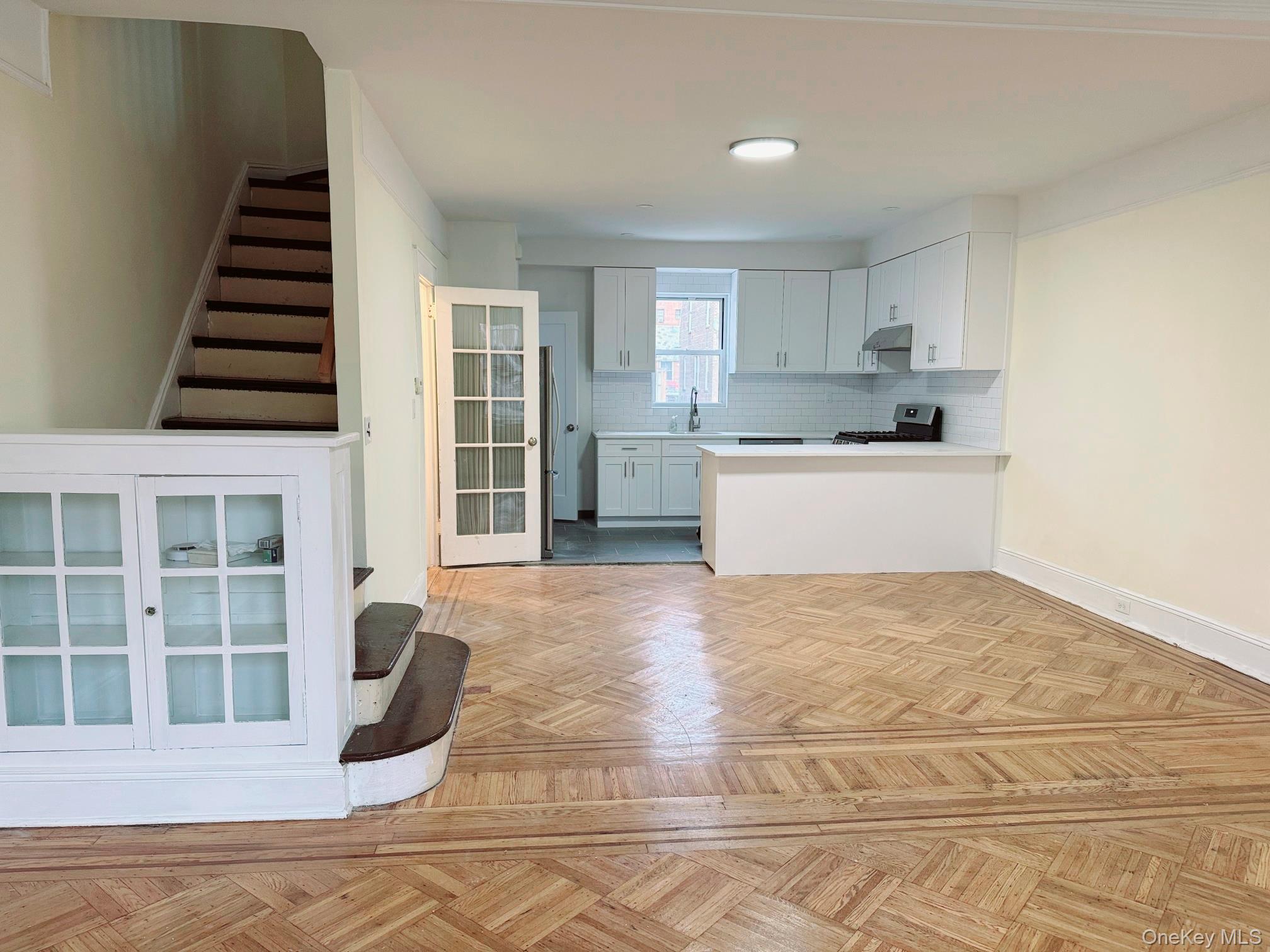 #1 photo, 68-11 Dartmouth Street, Куинс ‖ Forest Hills , NY 11375