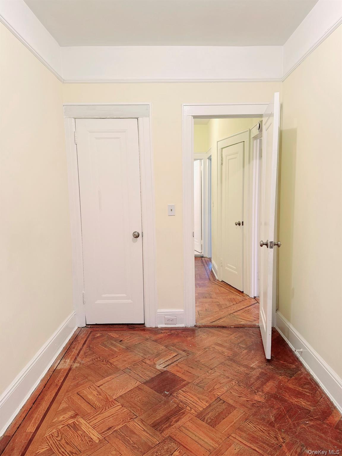 #12 photo, 68-11 Dartmouth Street, Куинс ‖ Forest Hills , NY 11375