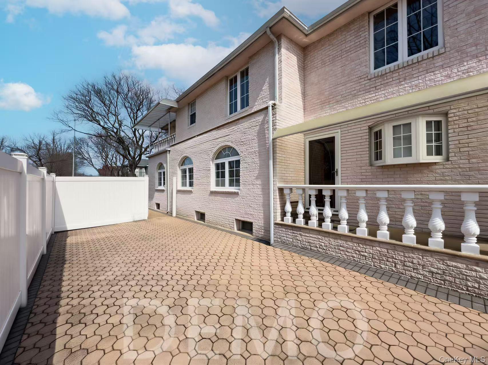 #5 photo, 26504 79th Avenue, Glen Oaks , NY 11004