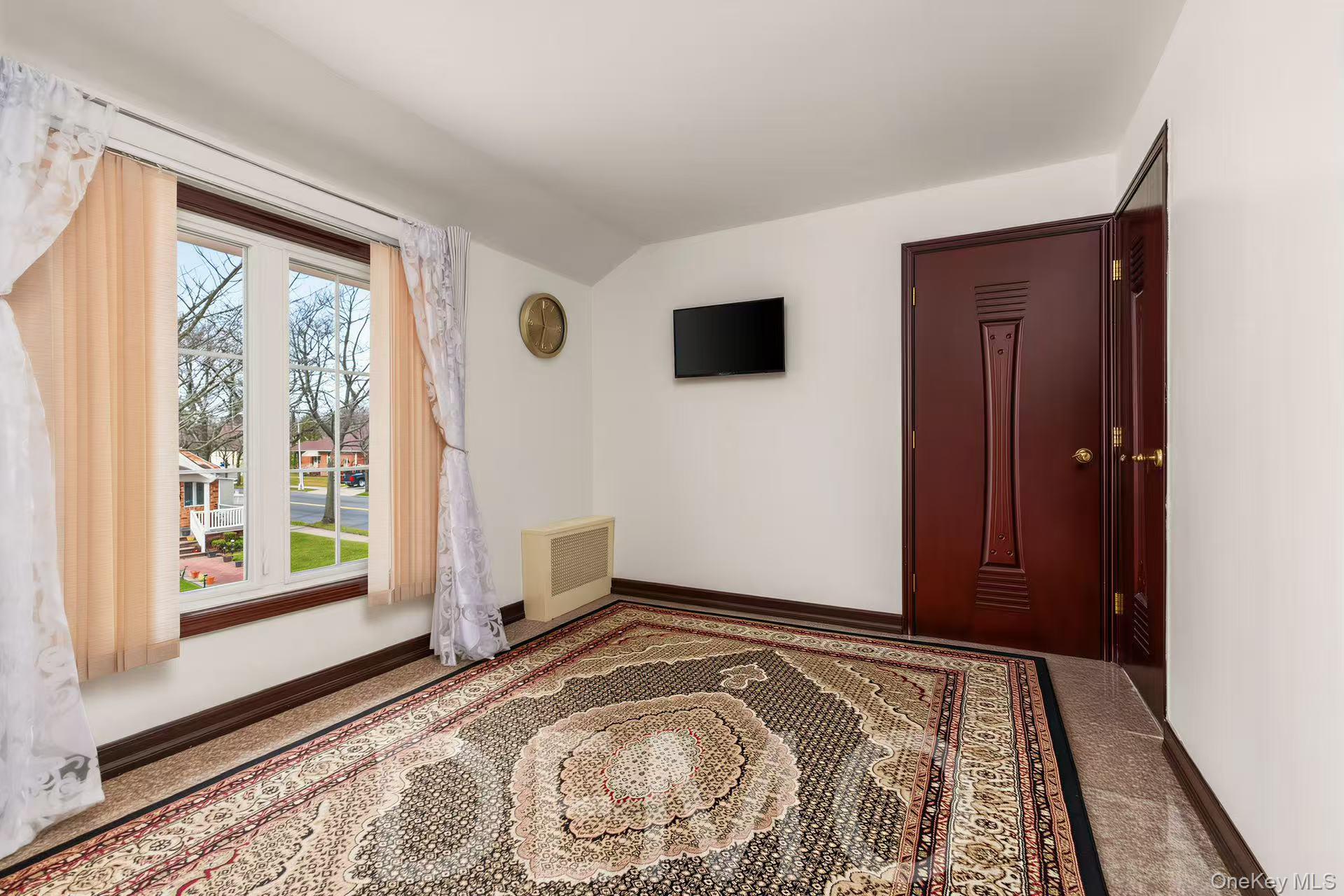 #7 photo, 26504 79th Avenue, Glen Oaks , NY 11004