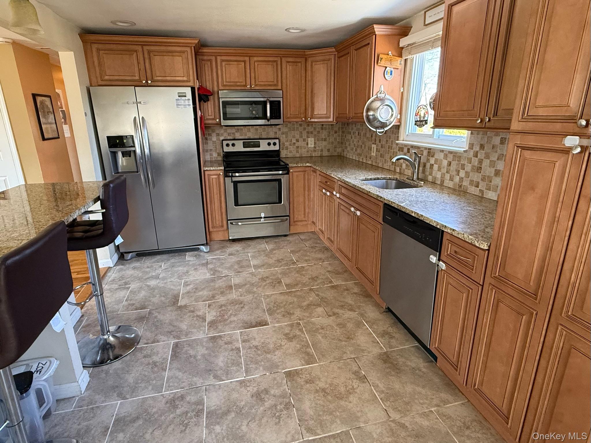 #11 photo, 373 Port Avenue, सफ़ोक काउंटी Ronkonkoma , NY 11779